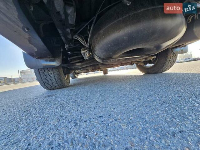Чорний Тойота Секвойя, об'ємом двигуна 5.66 л та пробігом 310 тис. км за 21500 $, фото 19 на Automoto.ua
