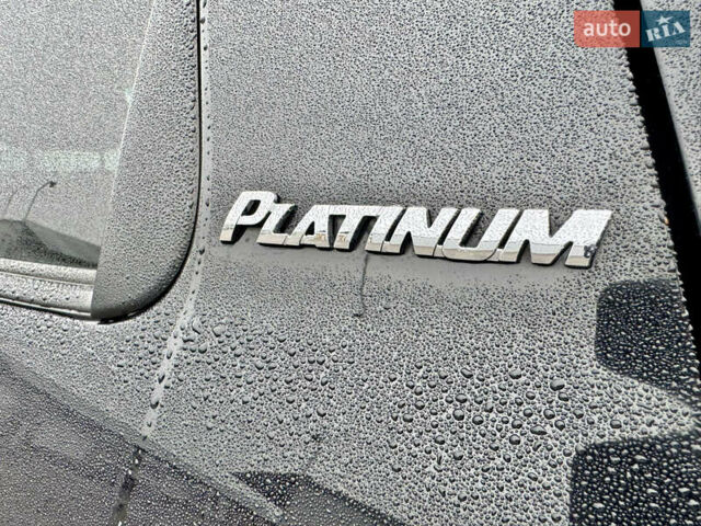 Черный Тойота Секвойя, объемом двигателя 5.66 л и пробегом 241 тыс. км за 23000 $, фото 45 на Automoto.ua