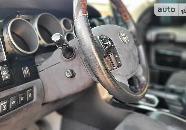 Черный Тойота Секвойя, объемом двигателя 5.6 л и пробегом 250 тыс. км за 32999 $, фото 64 на Automoto.ua