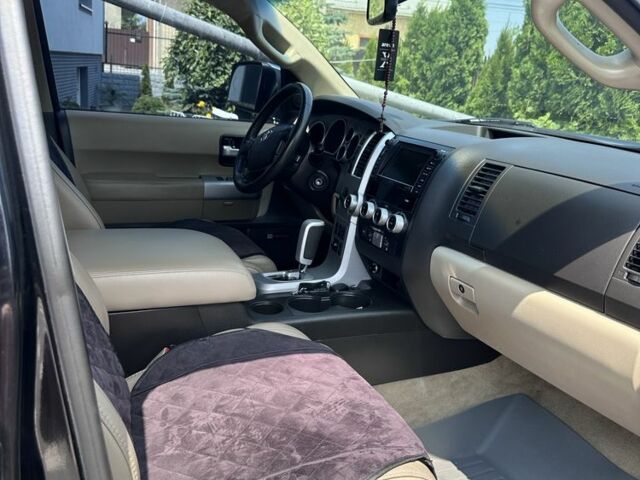 Черный Тойота Секвойя, объемом двигателя 5.7 л и пробегом 200 тыс. км за 22500 $, фото 7 на Automoto.ua