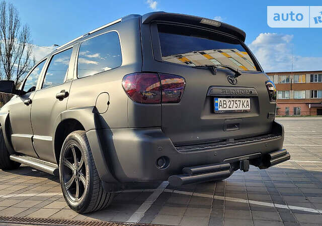 Черный Тойота Секвойя, объемом двигателя 5.6 л и пробегом 250 тыс. км за 32999 $, фото 31 на Automoto.ua