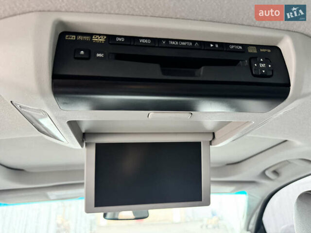 Черный Тойота Секвойя, объемом двигателя 5.66 л и пробегом 241 тыс. км за 23000 $, фото 41 на Automoto.ua