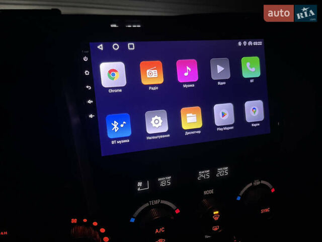 Черный Тойота Секвойя, объемом двигателя 5.7 л и пробегом 228 тыс. км за 24000 $, фото 4 на Automoto.ua