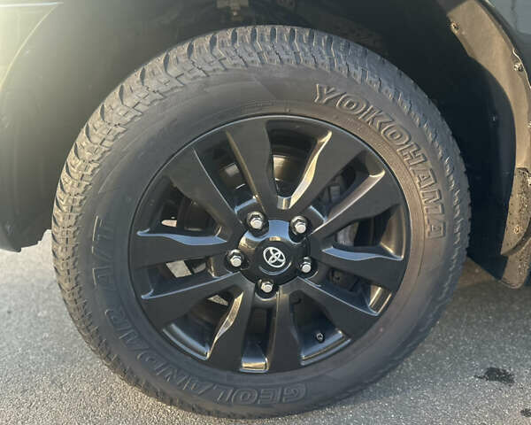 Черный Тойота Секвойя, объемом двигателя 5.7 л и пробегом 211 тыс. км за 22500 $, фото 44 на Automoto.ua