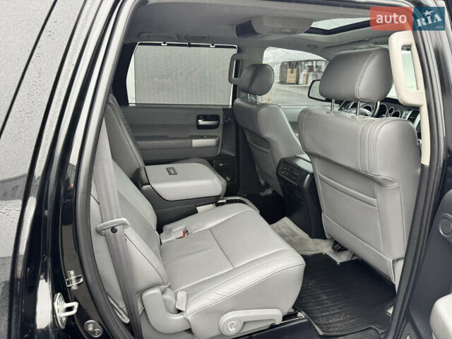 Черный Тойота Секвойя, объемом двигателя 5.66 л и пробегом 241 тыс. км за 23000 $, фото 32 на Automoto.ua