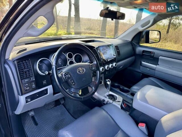 Черный Тойота Секвойя, объемом двигателя 4.6 л и пробегом 275 тыс. км за 21499 $, фото 12 на Automoto.ua