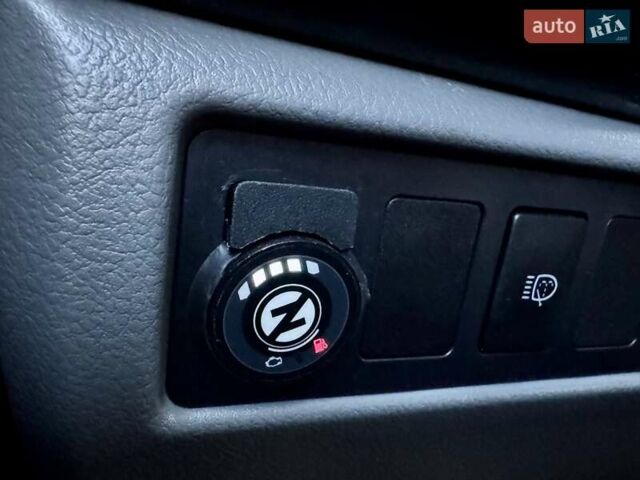 Черный Тойота Секвойя, объемом двигателя 4.6 л и пробегом 275 тыс. км за 21499 $, фото 26 на Automoto.ua