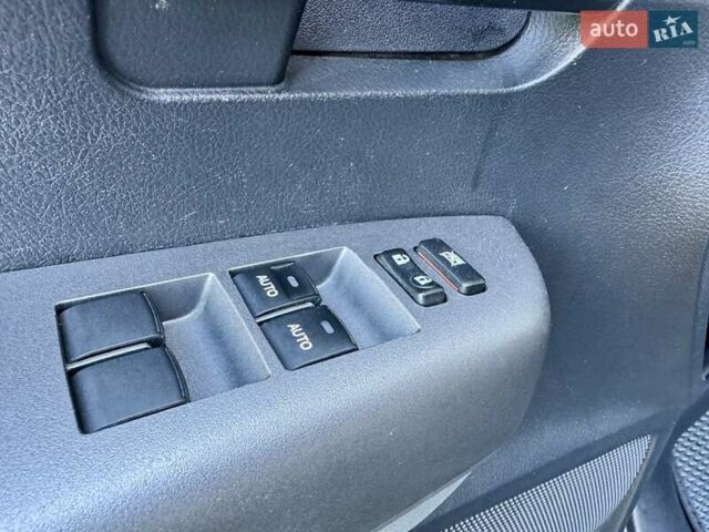 Черный Тойота Секвойя, объемом двигателя 4.6 л и пробегом 275 тыс. км за 21499 $, фото 15 на Automoto.ua