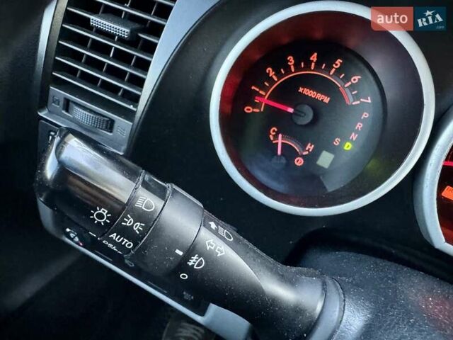 Черный Тойота Секвойя, объемом двигателя 4.6 л и пробегом 275 тыс. км за 21499 $, фото 27 на Automoto.ua