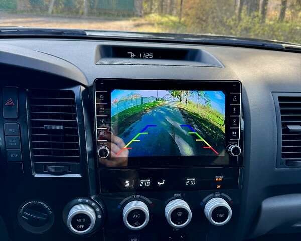 Черный Тойота Секвойя, объемом двигателя 4.6 л и пробегом 275 тыс. км за 21499 $, фото 23 на Automoto.ua