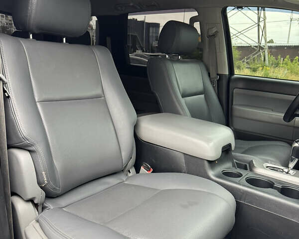 Чорний Тойота Секвойя, об'ємом двигуна 4.6 л та пробігом 270 тис. км за 21900 $, фото 18 на Automoto.ua