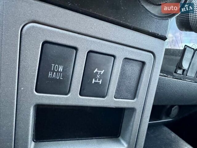 Черный Тойота Секвойя, объемом двигателя 4.6 л и пробегом 275 тыс. км за 21499 $, фото 29 на Automoto.ua