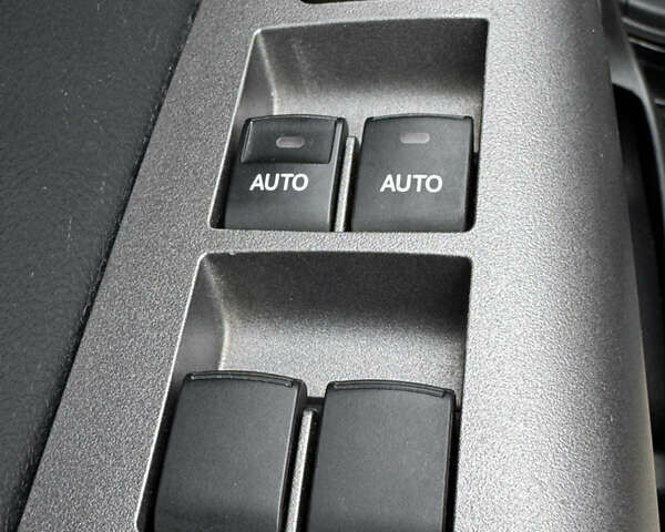 Чорний Тойота Секвойя, об'ємом двигуна 4.6 л та пробігом 270 тис. км за 21900 $, фото 12 на Automoto.ua