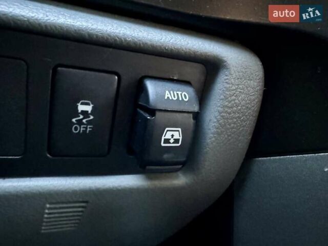 Черный Тойота Секвойя, объемом двигателя 4.6 л и пробегом 275 тыс. км за 21499 $, фото 30 на Automoto.ua