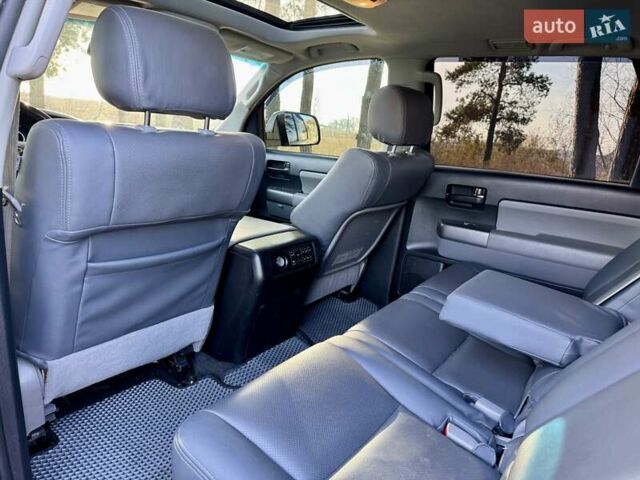 Черный Тойота Секвойя, объемом двигателя 4.6 л и пробегом 275 тыс. км за 21499 $, фото 32 на Automoto.ua