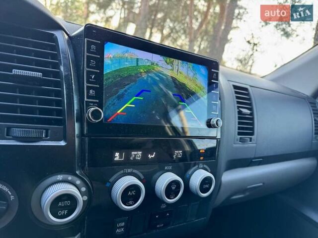 Черный Тойота Секвойя, объемом двигателя 4.6 л и пробегом 275 тыс. км за 21499 $, фото 24 на Automoto.ua