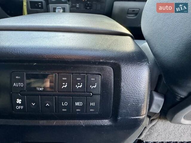 Черный Тойота Секвойя, объемом двигателя 4.6 л и пробегом 275 тыс. км за 21499 $, фото 34 на Automoto.ua