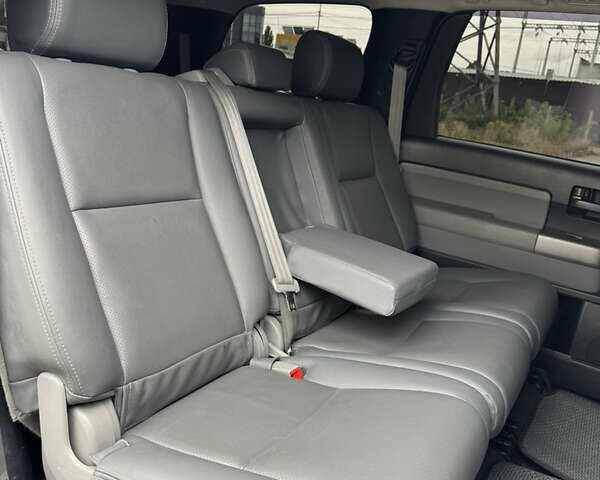 Чорний Тойота Секвойя, об'ємом двигуна 4.6 л та пробігом 270 тис. км за 21900 $, фото 19 на Automoto.ua