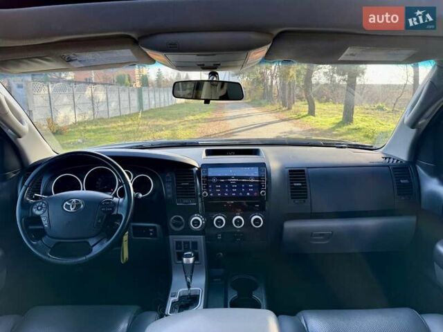 Черный Тойота Секвойя, объемом двигателя 4.6 л и пробегом 275 тыс. км за 21499 $, фото 19 на Automoto.ua