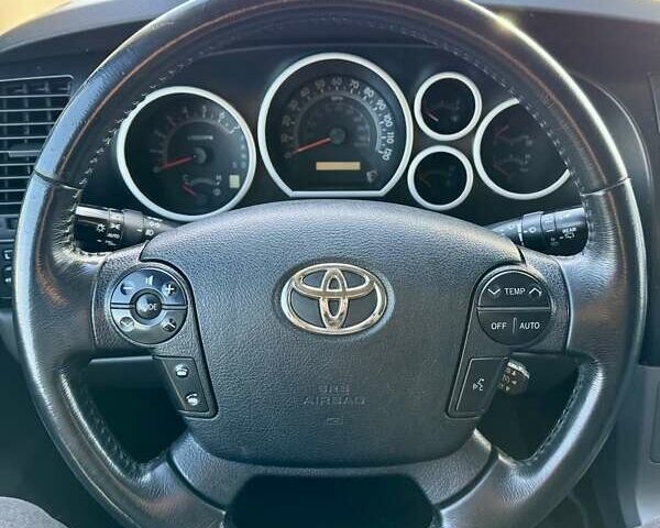 Черный Тойота Секвойя, объемом двигателя 4.6 л и пробегом 275 тыс. км за 21499 $, фото 20 на Automoto.ua