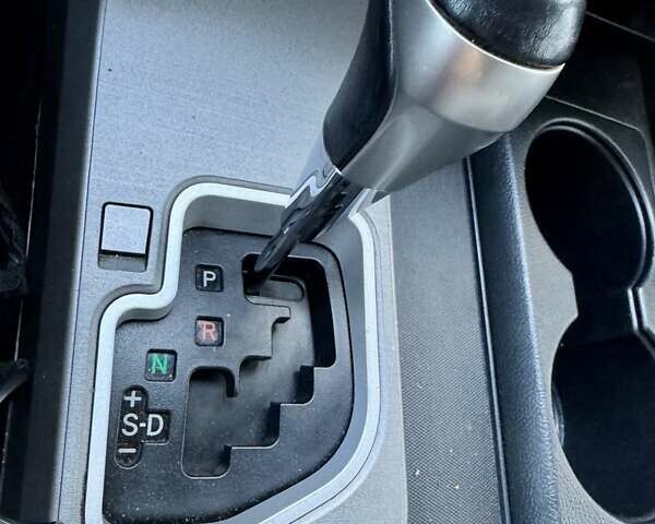 Черный Тойота Секвойя, объемом двигателя 4.6 л и пробегом 275 тыс. км за 21499 $, фото 25 на Automoto.ua