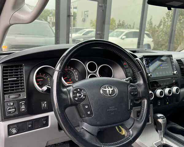 Чорний Тойота Секвойя, об'ємом двигуна 4.6 л та пробігом 270 тис. км за 21900 $, фото 11 на Automoto.ua