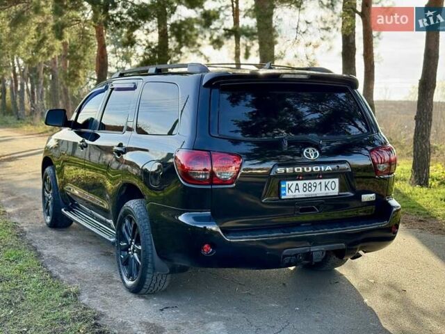 Черный Тойота Секвойя, объемом двигателя 4.6 л и пробегом 275 тыс. км за 21499 $, фото 3 на Automoto.ua