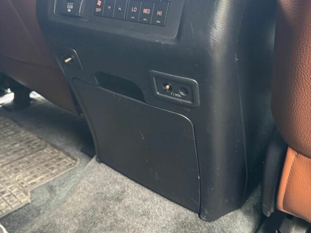 Черный Тойота Секвойя, объемом двигателя 0 л и пробегом 64 тыс. км за 26627 $, фото 10 на Automoto.ua