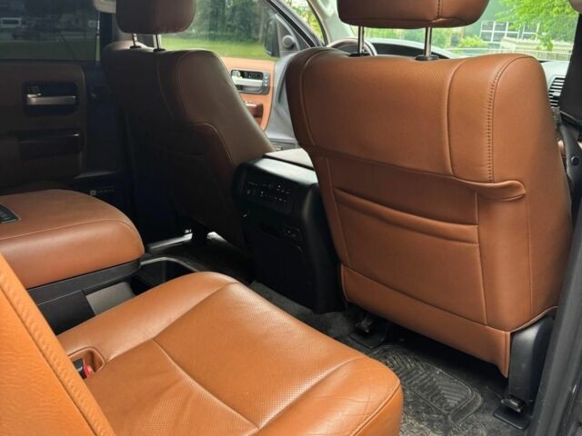 Черный Тойота Секвойя, объемом двигателя 0 л и пробегом 64 тыс. км за 26627 $, фото 6 на Automoto.ua