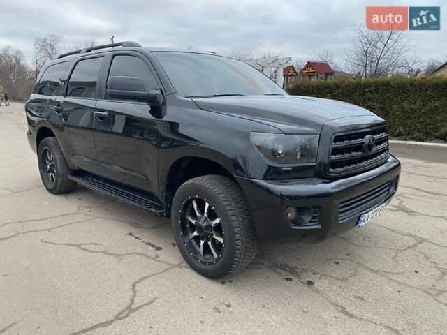 Чорний Тойота Секвойя, об'ємом двигуна 5.69 л та пробігом 250 тис. км за 31000 $, фото 1 на Automoto.ua