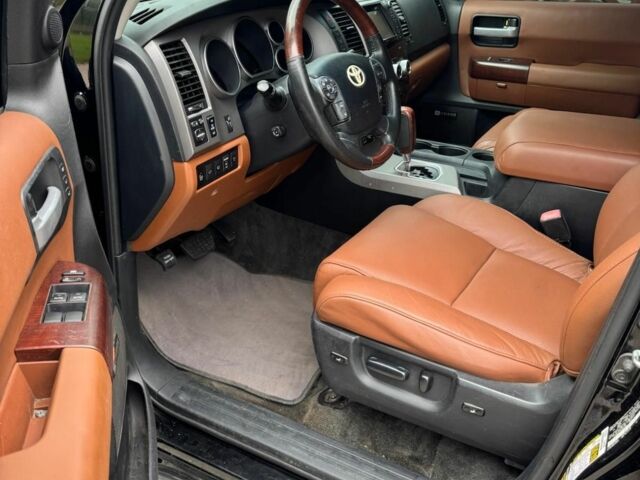 Черный Тойота Секвойя, объемом двигателя 0 л и пробегом 64 тыс. км за 26627 $, фото 9 на Automoto.ua