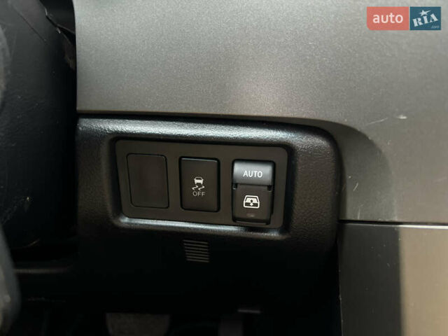 Чорний Тойота Секвойя, об'ємом двигуна 5.7 л та пробігом 125 тис. км за 29500 $, фото 48 на Automoto.ua