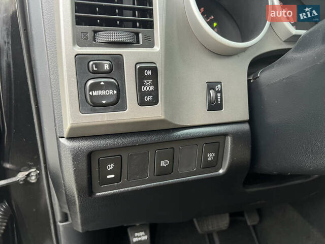 Чорний Тойота Секвойя, об'ємом двигуна 5.7 л та пробігом 125 тис. км за 29500 $, фото 35 на Automoto.ua