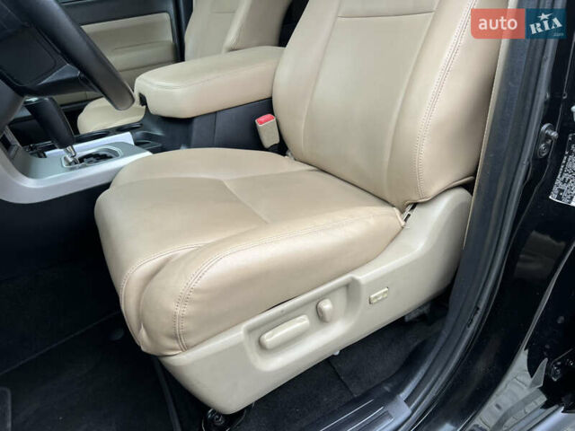 Чорний Тойота Секвойя, об'ємом двигуна 5.7 л та пробігом 125 тис. км за 29500 $, фото 33 на Automoto.ua