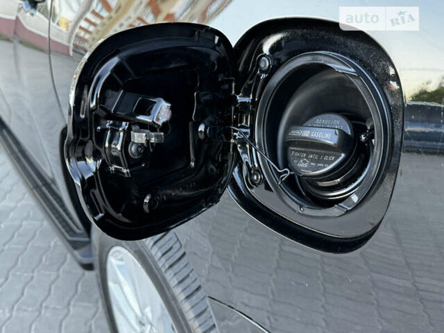 Черный Тойота Секвойя, объемом двигателя 5.7 л и пробегом 257 тыс. км за 27333 $, фото 2 на Automoto.ua