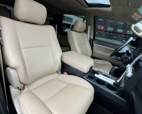 Чорний Тойота Секвойя, об'ємом двигуна 5.7 л та пробігом 125 тис. км за 29500 $, фото 28 на Automoto.ua