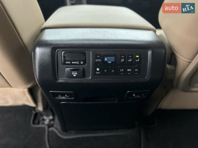 Чорний Тойота Секвойя, об'ємом двигуна 5.7 л та пробігом 125 тис. км за 29500 $, фото 26 на Automoto.ua