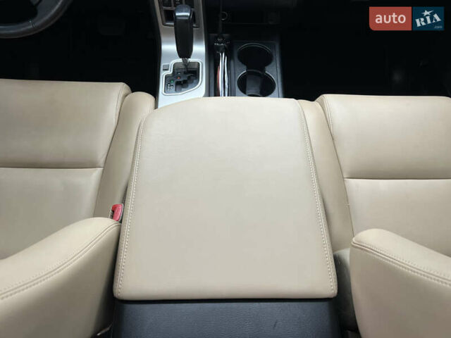 Чорний Тойота Секвойя, об'ємом двигуна 5.7 л та пробігом 125 тис. км за 29500 $, фото 42 на Automoto.ua