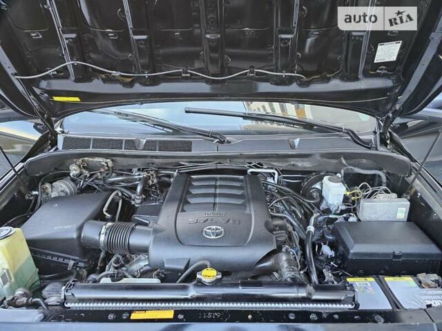 Черный Тойота Секвойя, объемом двигателя 5.7 л и пробегом 257 тыс. км за 27333 $, фото 18 на Automoto.ua