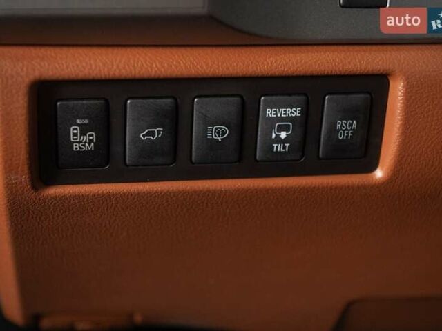 Черный Тойота Секвойя, объемом двигателя 5.7 л и пробегом 330 тыс. км за 34900 $, фото 43 на Automoto.ua