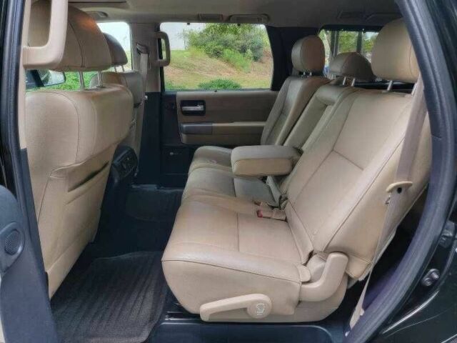 Чорний Тойота Секвойя, об'ємом двигуна 5.7 л та пробігом 132 тис. км за 19900 $, фото 10 на Automoto.ua