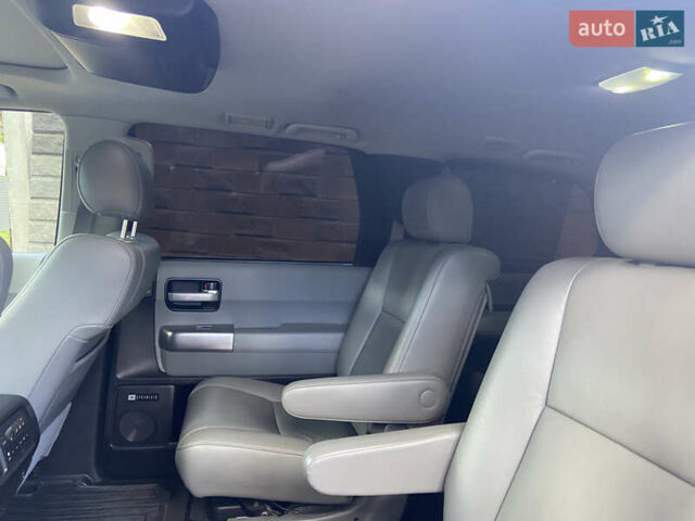Чорний Тойота Секвойя, об'ємом двигуна 5.66 л та пробігом 120 тис. км за 27600 $, фото 12 на Automoto.ua