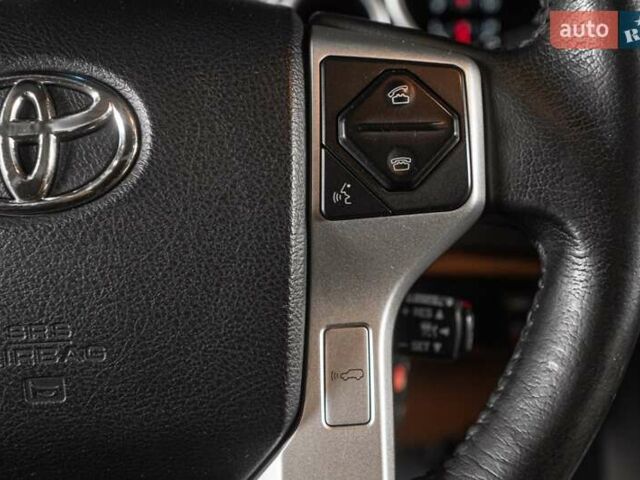 Черный Тойота Секвойя, объемом двигателя 5.7 л и пробегом 330 тыс. км за 34900 $, фото 39 на Automoto.ua