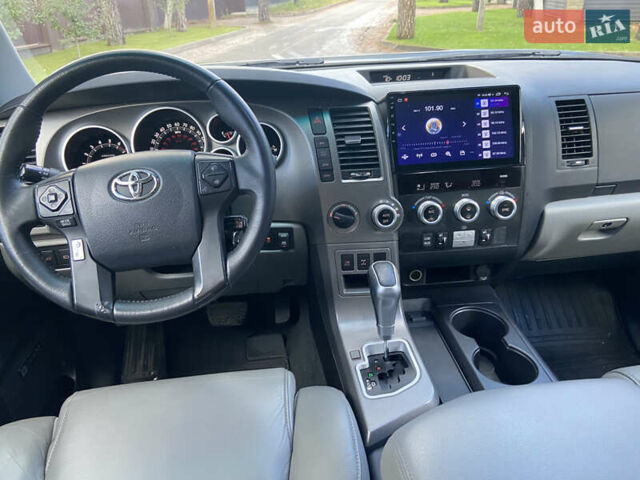 Чорний Тойота Секвойя, об'ємом двигуна 5.66 л та пробігом 120 тис. км за 27600 $, фото 13 на Automoto.ua