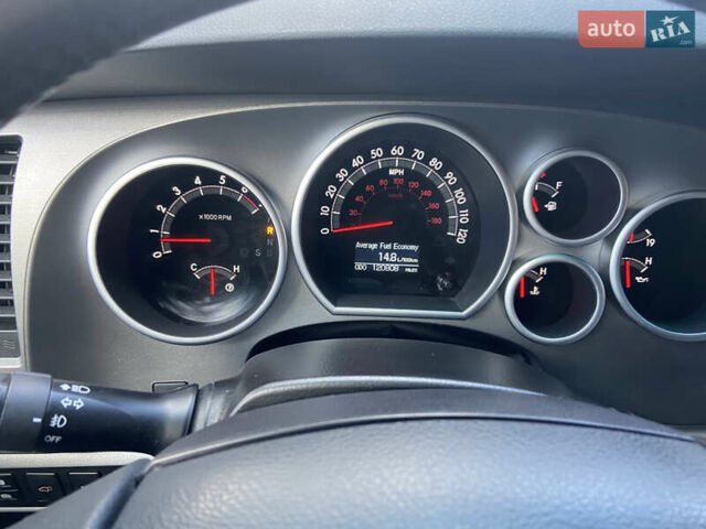 Чорний Тойота Секвойя, об'ємом двигуна 5.66 л та пробігом 120 тис. км за 27600 $, фото 7 на Automoto.ua