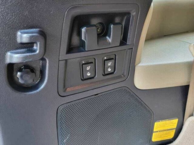 Чорний Тойота Секвойя, об'ємом двигуна 5.7 л та пробігом 132 тис. км за 19900 $, фото 15 на Automoto.ua