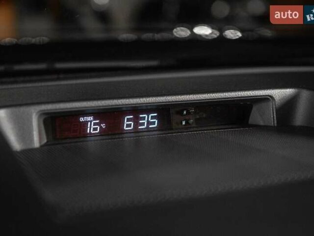 Черный Тойота Секвойя, объемом двигателя 5.7 л и пробегом 330 тыс. км за 34900 $, фото 31 на Automoto.ua