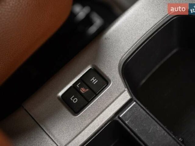 Черный Тойота Секвойя, объемом двигателя 5.7 л и пробегом 330 тыс. км за 34900 $, фото 12 на Automoto.ua