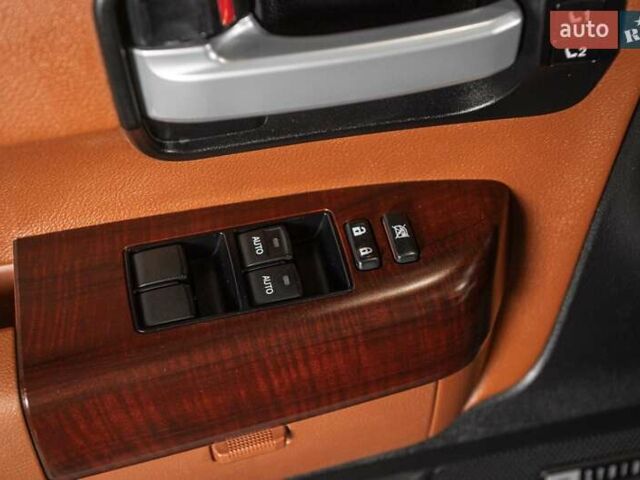 Черный Тойота Секвойя, объемом двигателя 5.7 л и пробегом 330 тыс. км за 34900 $, фото 46 на Automoto.ua