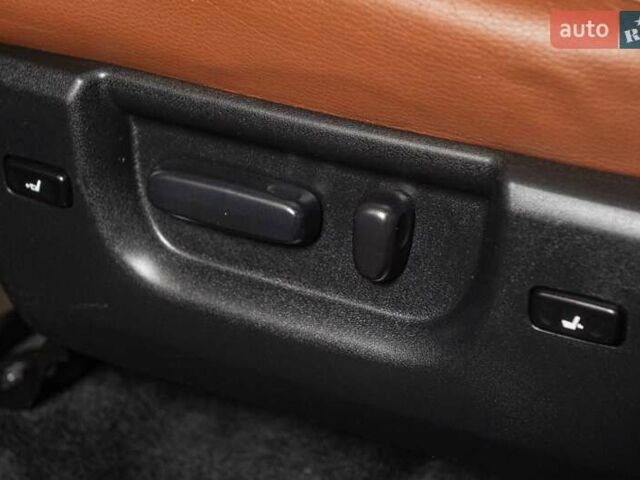 Черный Тойота Секвойя, объемом двигателя 5.7 л и пробегом 330 тыс. км за 34900 $, фото 44 на Automoto.ua